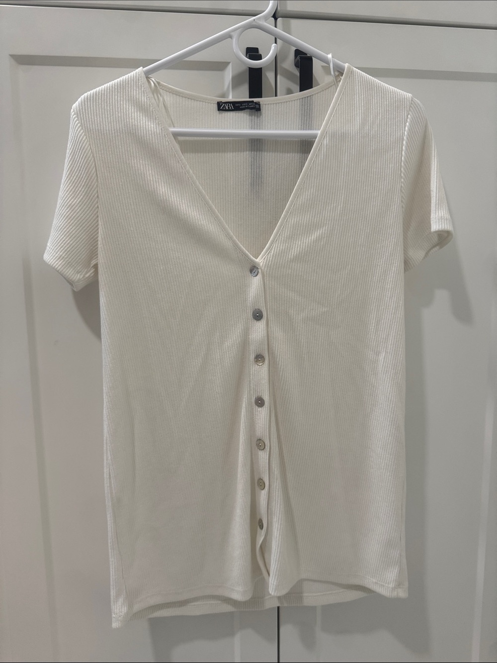 Zara Cream Ribbed Button-Front V-Neck Top with matching Pants